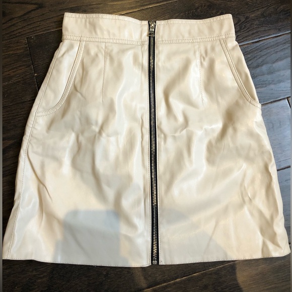 French Connect faux leather, cream coloured skirt with zipper. Size 0 - Picture 1 of 4
